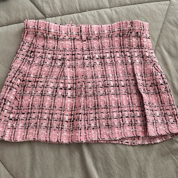 NWT PretyLittleThing Women's Pink Boucie Tweed Mini Skirt - 4 - Picture 1 of 3